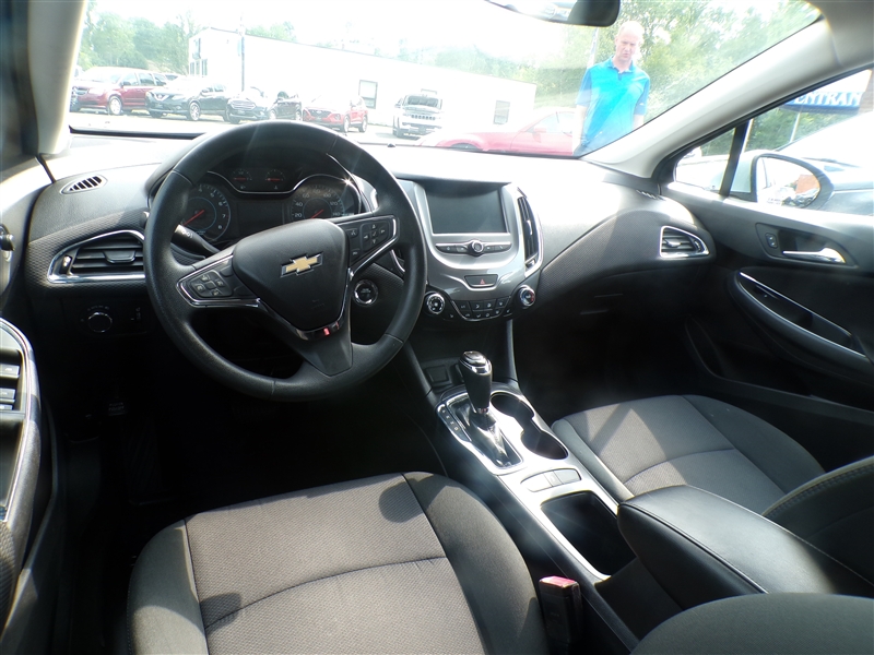 2017 Chevrolet Cruze LT - Photo 23