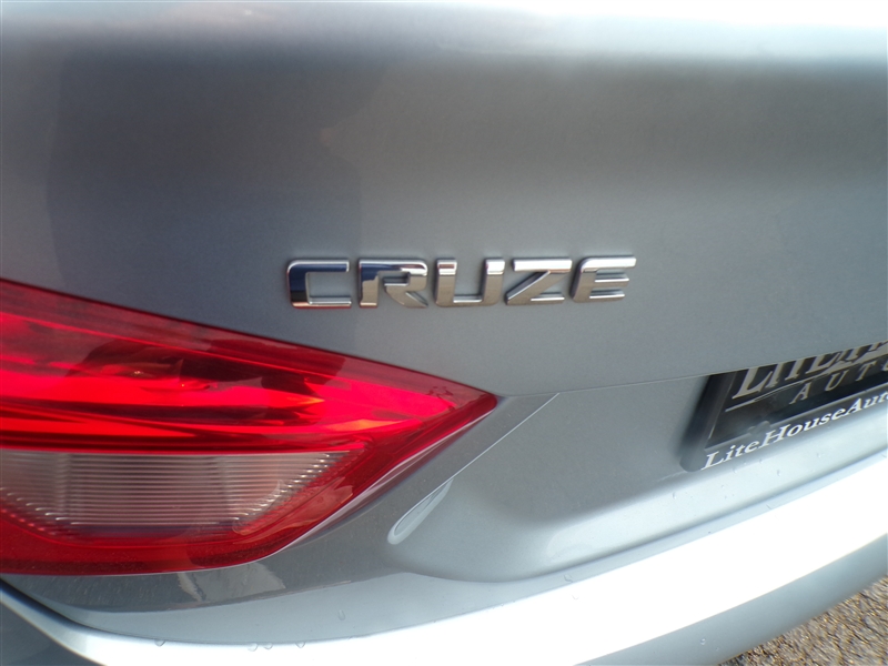 2017 Chevrolet Cruze LT - Photo 24