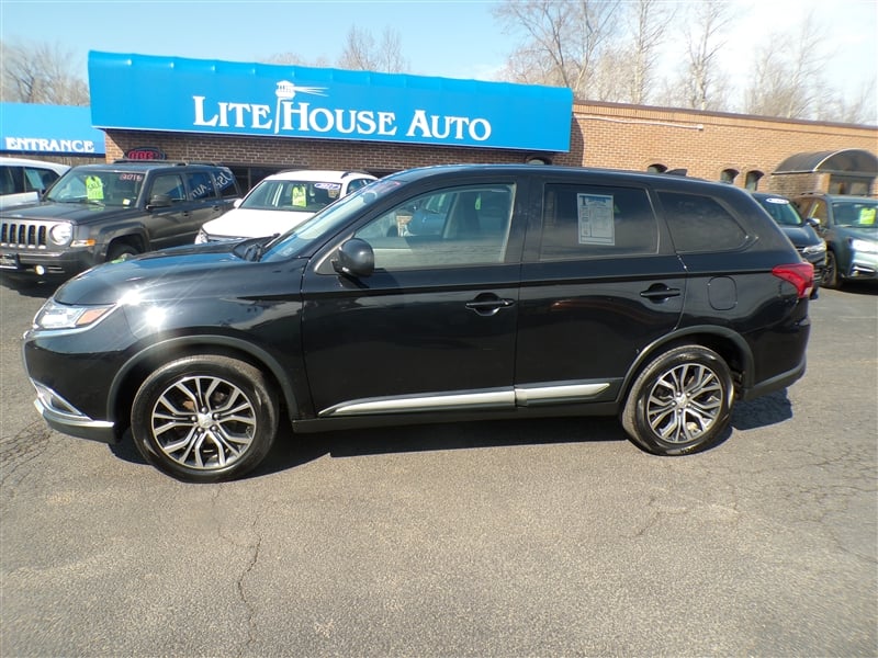 2017 Mitsubishi Outlander ES