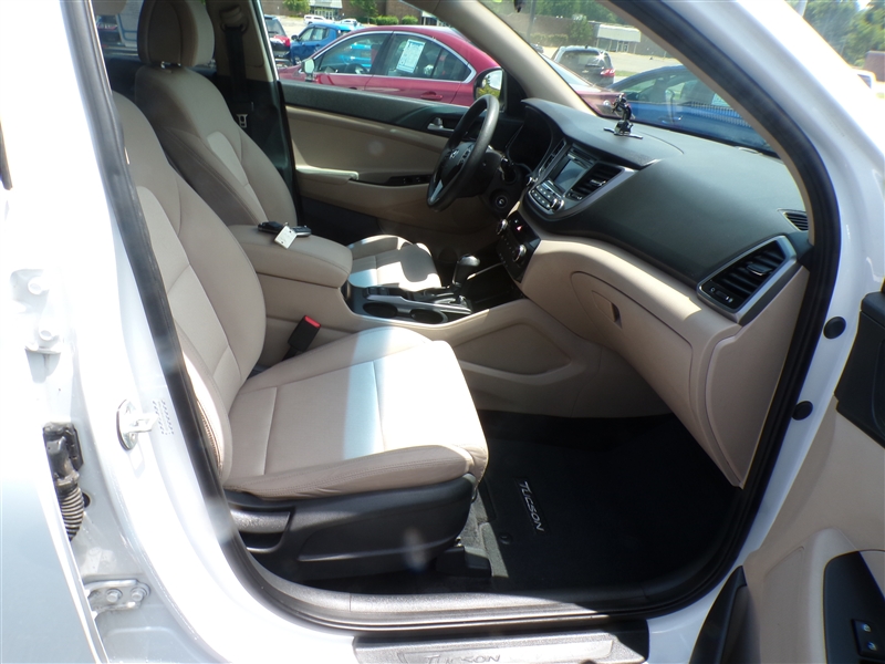 2018 Hyundai Tucson SE - Photo 12